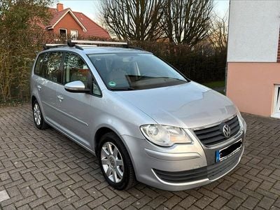 Second-hand VW Touran 140 CP (102 kW) 2010 Argintiu Monovolum