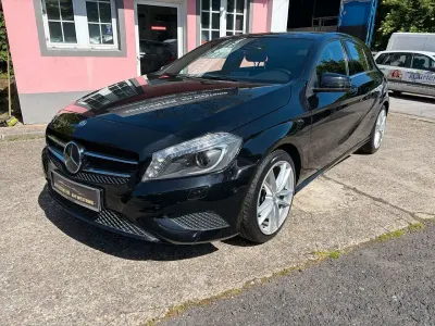 Gebraucht Mercedes A180 122 PS (89 kW) 2015 Schwarz Limousine