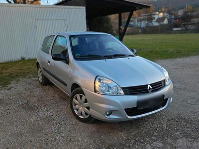 Gebraucht Renault Clio II Campus 64 PS (47 kW) 2009 Silber Kleinwagen