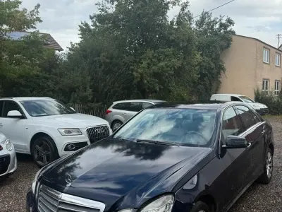 Gebraucht Mercedes E220 170 PS (125 kW) 2013 Blau Limousine