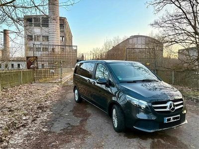 Gebraucht Mercedes V220 163 PS (119 kW) 2022 Grau Van / Kleinbus
