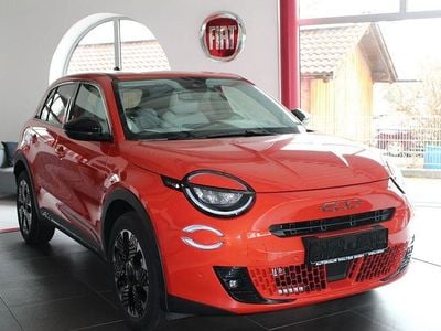 Neu Fiat 600 La Prima 136 PS (100 kW) 2026 Orange SUV