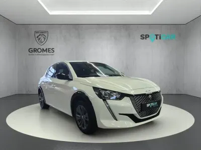 Gebraucht Peugeot 208 Allure 100 kW (136 PS) 2023 Schneeweiss Kleinwagen