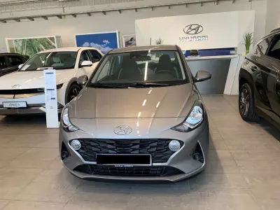 Gebraucht Hyundai i10 Trend 67 PS (49 kW) 2023 Grau Kleinwagen