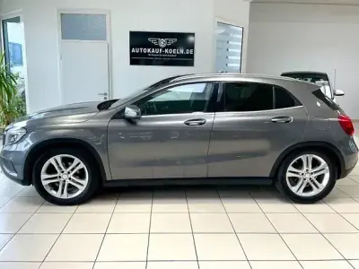 Gebraucht Mercedes GLA200 Business 156 PS (114 kW) 2017 Mountaingrau SUV