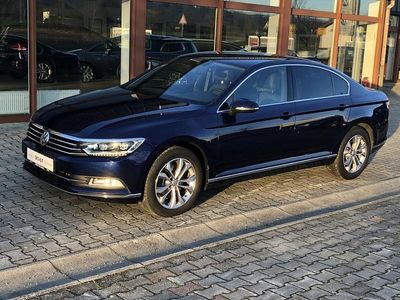 Gebraucht VW Passat Highline 150 PS (110 kW) 2019 Atlantik blue metallic Limousine