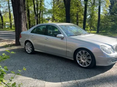 Gebraucht Mercedes E240 Avantgarde 177 PS (130 kW) 2002 Silber Limousine