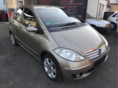 Second-hand Mercedes A200 136 CP (100 kW) 2005 Auriu Berlinǎ