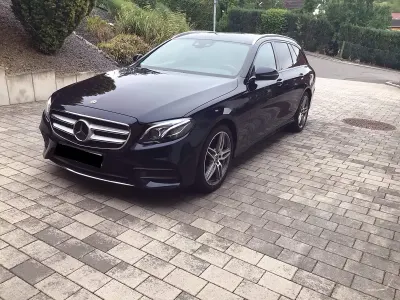 Gebraucht Mercedes E220 AMG 194 PS (142 kW) 2017 Blau Kombi