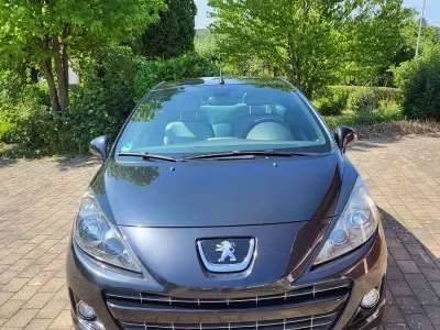 Gebraucht Peugeot 207 111 PS (81 kW) 2014 Schwarz Cabrio