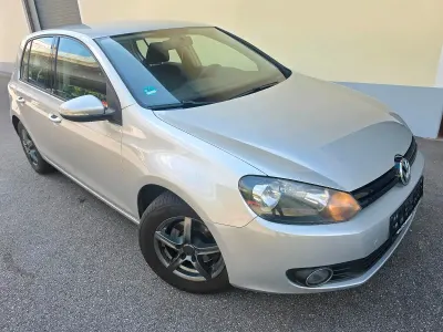Gebraucht VW Golf VI 105 PS (77 kW) 2011 Silber Kleinwagen