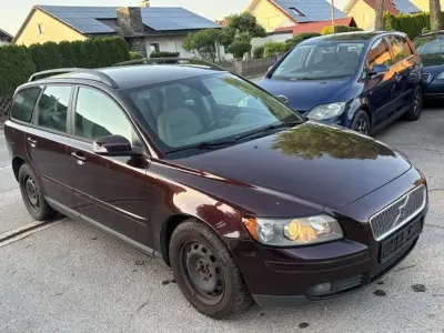 Gebraucht Volvo V50 Momentum 109 PS (80 kW) 2006 Blackcurrant pearl / metallic Kombi