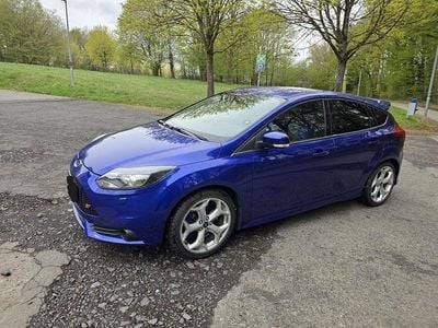 Gebraucht Ford Focus Sport 250 PS (183 kW) 2014 Blau Limousine