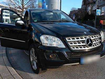 Gebraucht Mercedes ML320 224 PS (164 kW) 2009 Schwarz SUV