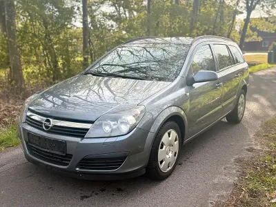 Second-hand Opel Astra 105 CP (77 kW) 2006 Gri Break
