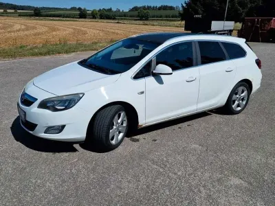 Gebraucht Opel Astra Innovation 110 PS (80 kW) 2012 Weiß Kombi
