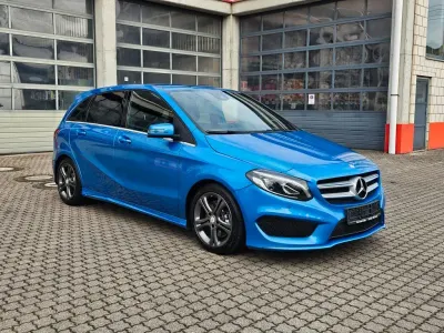 Gebraucht Mercedes B250 AMG line 211 PS (155 kW) 2017 Blau Van / Kleinbus