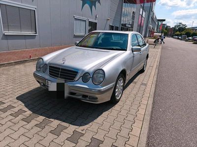 Mercedes E200