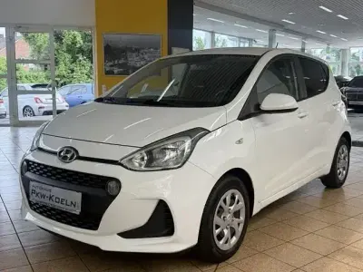 Gebraucht Hyundai i10 Trend 67 PS (49 kW) 2019 Polar white / sol Kleinwagen