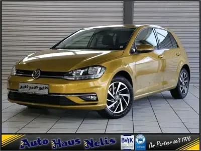 Używany VW Golf VII Sound 116 KM (85 kW) 2018 Żółty Sedan/Limuzyna