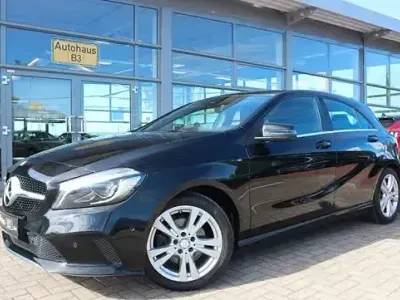 Gebraucht Mercedes A180 Urban 122 PS (89 kW) 2016 Schwarz Limousine