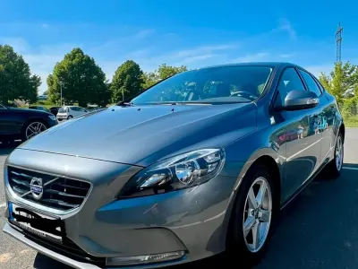 Gebraucht Volvo V40 114 PS (83 kW) 2014 Andere farben Limousine