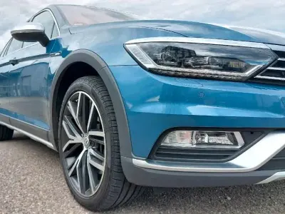 Gebraucht VW Passat Alltrack 239 PS (175 kW) 2017 Blau Kombi