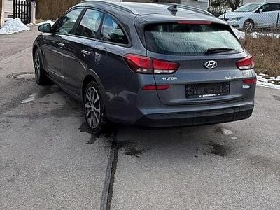 Grau Gebraucht 2017 Hyundai i30 Kombi | 7.250 €