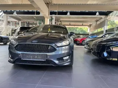 Gebraucht Ford Focus ST-Line 125 PS (91 kW) 2017 Grau Limousine