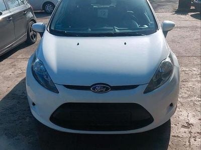 Usata Ford Fiesta Trend 71 CV (52 kW) 2011 Bianco Utilitaria