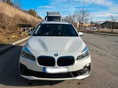 Gebraucht BMW 220 Active Tourer Sport Line 192 PS (141 kW) 2019 Weiß Van / Kleinbus
