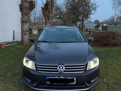 Gebraucht VW Passat Comfortline 140 PS (102 kW) 2012 Braun Kombi