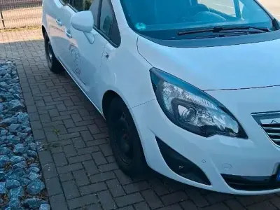 Usado Opel Meriva 140 HP (102 kW) 2011 Branco Monovolume