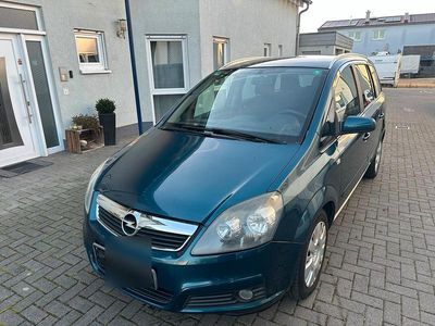 Grün Gebraucht 2007 Opel Zafira Van / Kleinbus | 1.850 € (Fairer Preis)