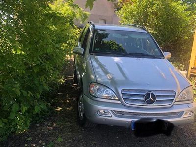 Silber Gebraucht 2005 Mercedes ML270 Edition SUV | 2.800 €