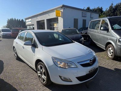 Usata Opel Astra Edition 140 CV (102 kW) 2013 Bianco Berlina