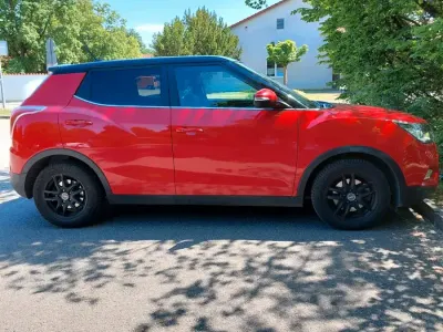 Gebraucht SsangYong Tivoli Sapphire 128 PS (94 kW) 2016 Rot SUV