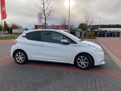 Gebraucht Peugeot 208 92 PS (67 kW) 2013 Weiß Kleinwagen