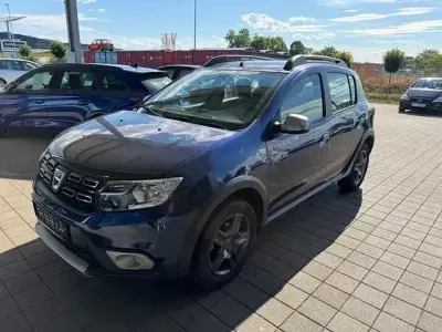 Gebraucht Dacia Sandero Celebration 90 PS (66 kW) 2017 Blau cosmos Limousine