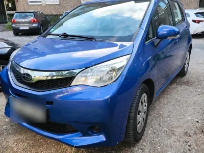 Gebraucht Toyota Verso-S 99 PS (72 kW) 2011 Blau Van / Kleinbus