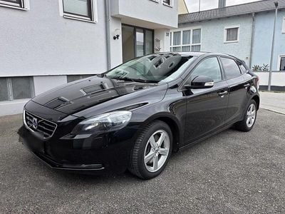 Second-hand Volvo V40 You! 150 CP (110 kW) 2015 Negru Break