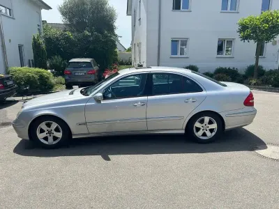 Gebraucht Mercedes E270 Avantgarde 177 PS (130 kW) 2003 Silber Limousine