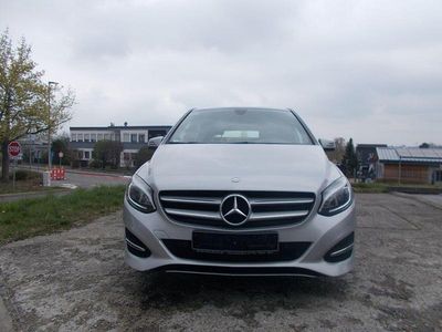 Usata Mercedes B180 109 CV (80 kW) 2015 Argento Monovolume