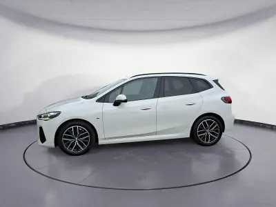 Gebraucht BMW 223 Active Tourer Performance 197 PS (144 kW) 2023 Weiß Van / Kleinbus