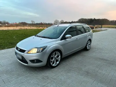 Gebraucht Ford Focus 109 PS (80 kW) 2011 Silber Kombi