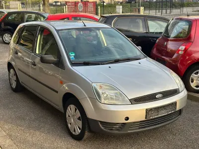 Gebraucht Ford Fiesta Ambiente 60 PS (44 kW) 2004 Grau Kleinwagen