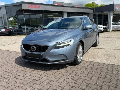 Gebraucht Volvo V40 Momentum 150 PS (110 kW) 2016 Blau Limousine