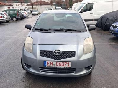Usata Toyota Yaris Sol 69 CV (50 kW) 2006 Grigio Berlina