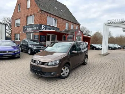 Gebraucht VW Touran Comfortline 105 PS (77 kW) 2012 Braun Van / Kleinbus