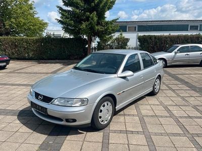 Begagnad Opel Vectra 116 HK (85 kW) 1999 Silver Sedan